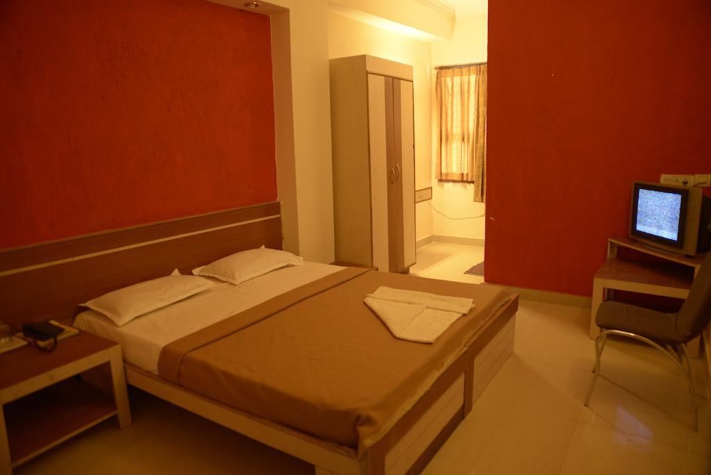 Hotel Sri Sai Krupa Hyderabad Room photo